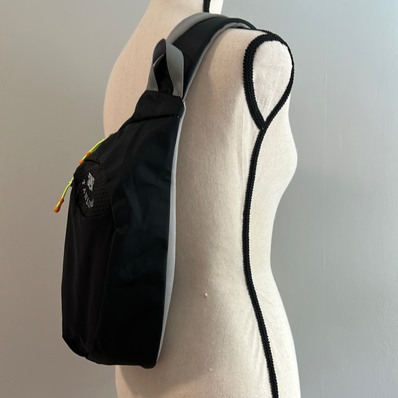 NWOT Tanluhu Sling Crossbody Bag in Black - Picture 3 of 8